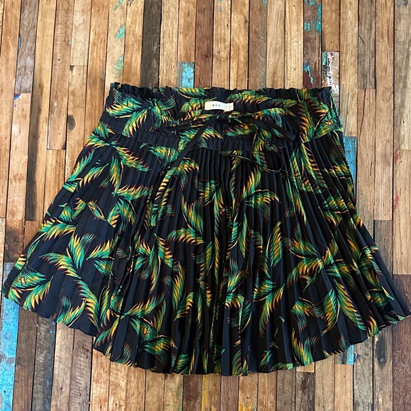 A.L.C. Palm Mini Skirt Sz 8 - Picture 2 of 5